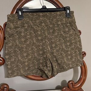 Versona High Waist Shorts with Leaf Pattern
